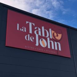 LA TABLE DE JOHN