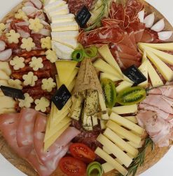 LA FROMAGÈRE ET LE VIGNERON