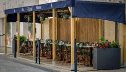 AU CHEVAL BLANC RESTAURANT